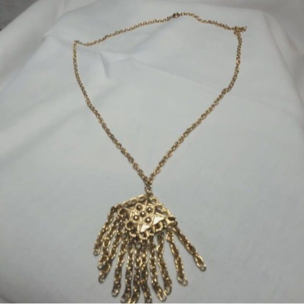 * Necklace 24" long 2" fringed diamond gold tone classic clasp